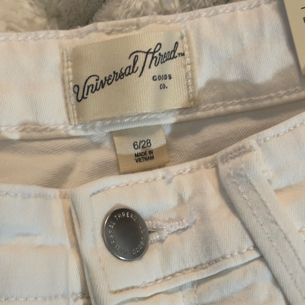 Universal Thread White Straight Leg Jeans - Picture 2 of 11